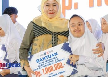 Khofifah Salurkan Beasiswa Afirmasi Rp112 Juta untuk 112 Pelajar di Jombang