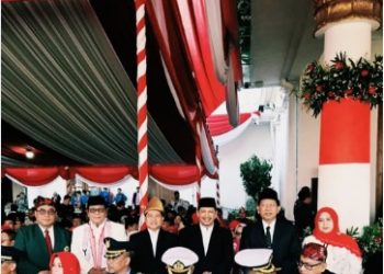 Ketua BAZNAS Jawa Timur Hadiri Upacara HUT ke-81 Kemerdekaan RI di Gedung Grahadi