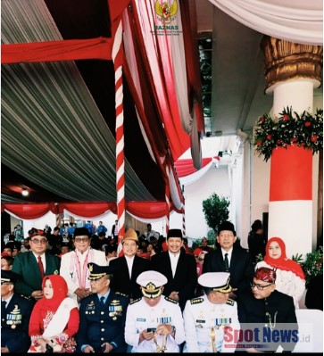 Ketua BAZNAS Jawa Timur Hadiri Upacara HUT ke-81 Kemerdekaan RI di Gedung Grahadi