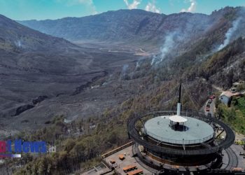 Cuaca Buruk Hambat Water Bombing, Pemadaman Kebakaran Bromo Maksimalkan Operasi Darat
