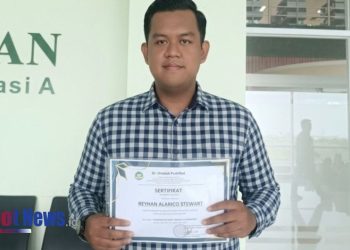 Mahasiswa UINSA Reyhan Alarico Stewart Terbitkan Buku Perdana, Angkat Literasi Finansial Anak Muda