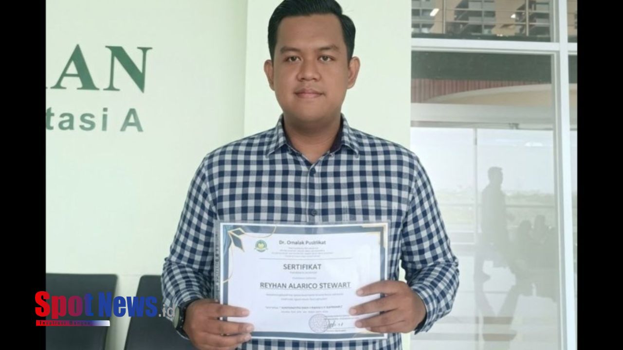 Mahasiswa UINSA Reyhan Alarico Stewart Terbitkan Buku Perdana, Angkat Literasi Finansial Anak Muda